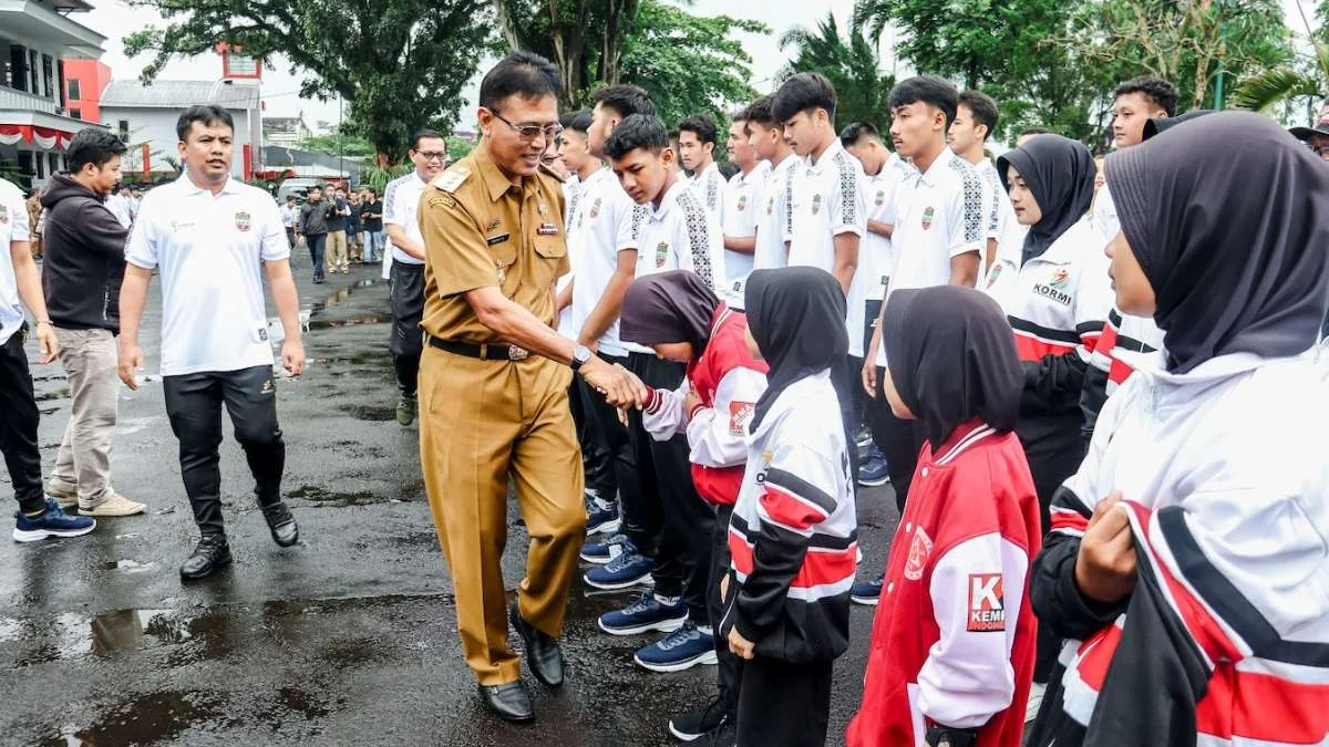 Lepas Kontingen Menuju POPDA Jabar, Bupati Herdiat : Jaga Nama Baik Ciamis dan Raih Prestasi