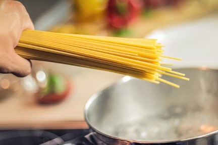 Resep Spaghetti Ala Chef dengan Dapur Praktis Nikmati Kelezatan yang Luar biasa  