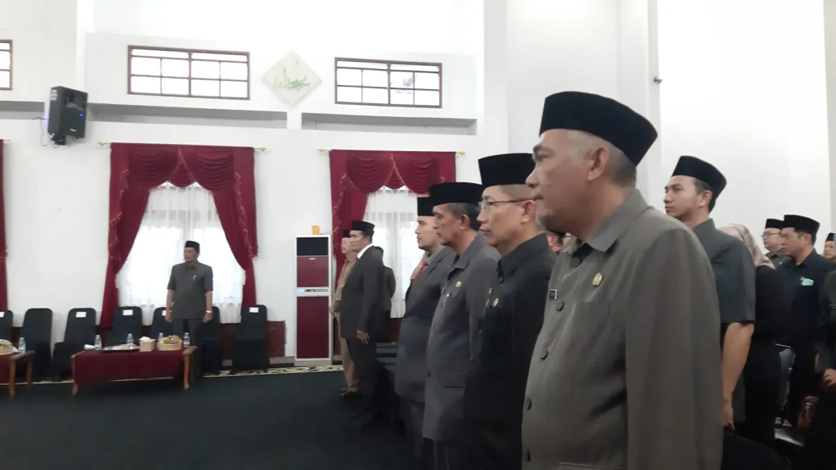 Bupati Subang Ruhimat melantik sebanyak 76 pejabat dari Eselon I, II, dan III di Rumah Dinas Bupati, Selasa (11/7).