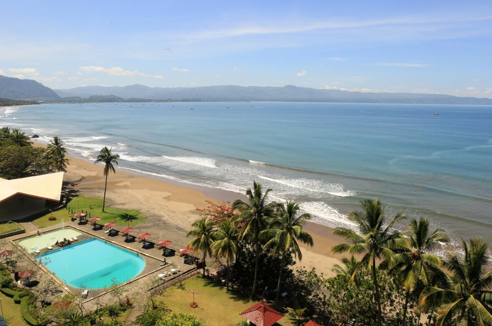 Melihat Indahnya Pantai Pelabuhan Ratu Sukabumi