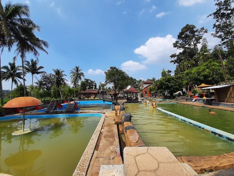 Rekomendasi Kolam Renang Air Panas di Sumedang Yang Akan Menyegarkan Tubuh Saat Kamu Berendam