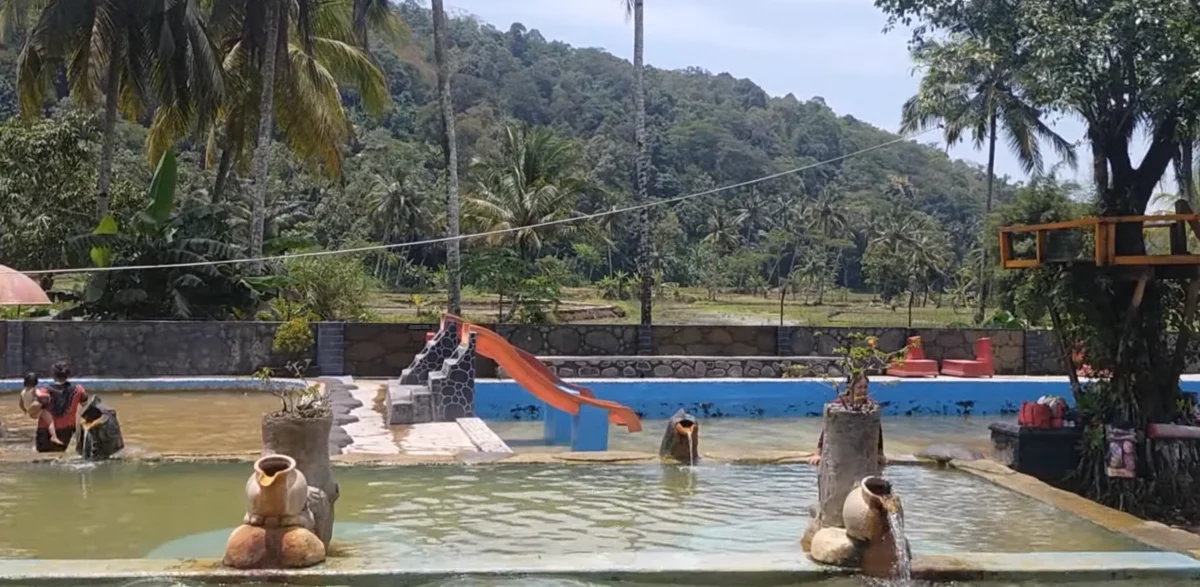 Kolam Renang Air Panas Cileungsing Sumedang, Healing di Alam Eksotis