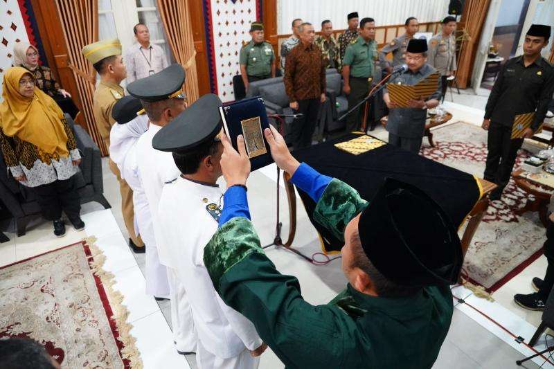 Lantik Empat Pejabat Administrator, Bupati Garut: Fokus Tingkatkan Kinerja