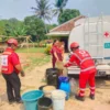 Atasi Kekeringan, PMI Kabupaten Bekasi Distribusikan 20.000 Liter Air Bersih Ke Warga