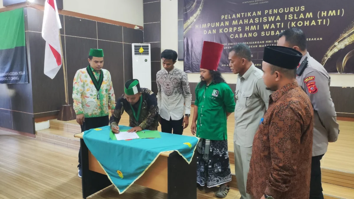 HMI Subang Periode 2023-2024 Resmi Dilantik, M Ali Annaba Jelaskan Hal Ini Dihadapan Bupati Ruhimat