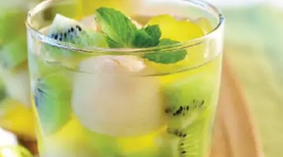 Punch Segar Minuman Penghilang Stres, Cara Buatnya Gampang Banget!