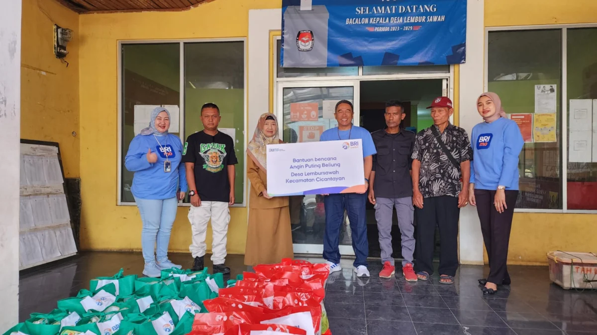 BRI Salurkan Bantuan Sembako untuk Korban Bencana Puting Beliung di Sukabumi