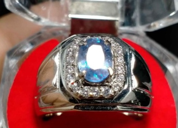 Harga Batu Safir Putih Asli dan Cirinya