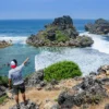 Menelusuri Keindahan Pantai Nglambor Yogyakarta