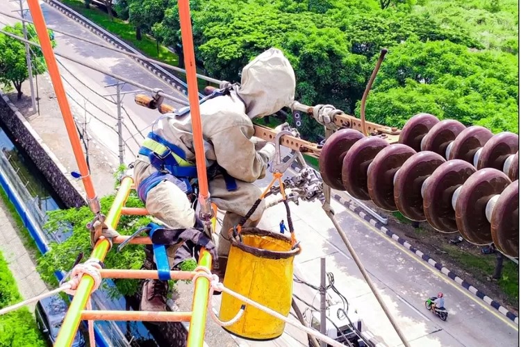 Kesiagaan PLN Sumsel-Jambi-Bengkulu Menghadapi Musim Hujan: Antisipasi Terhadap Dampak Cuaca Ekstrim