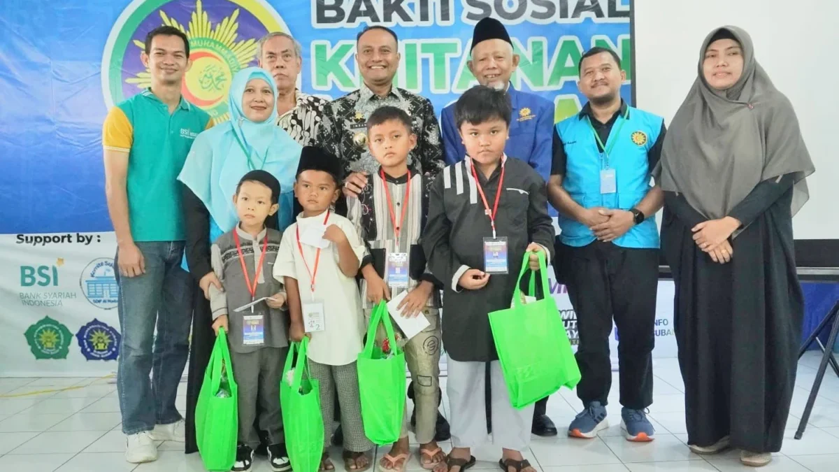 Bakti sosial dan khitanan masal klinik muhammadiyah subangbang