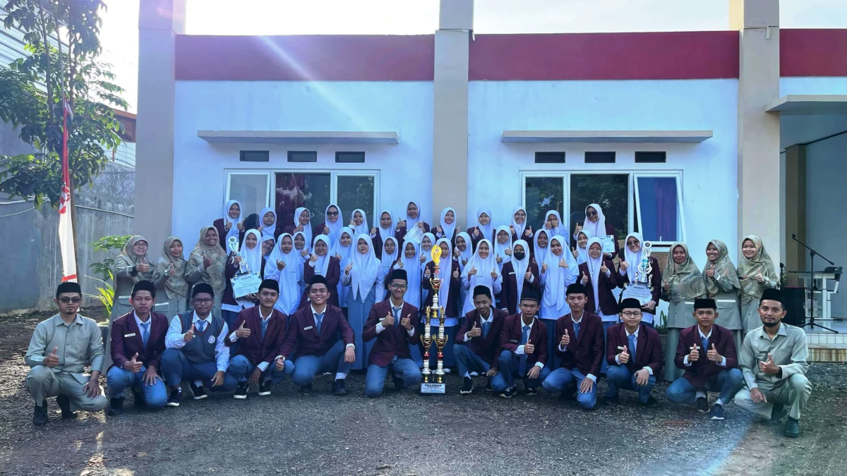 SMA IT Alamy Raih Juara Umum Fun English Competition