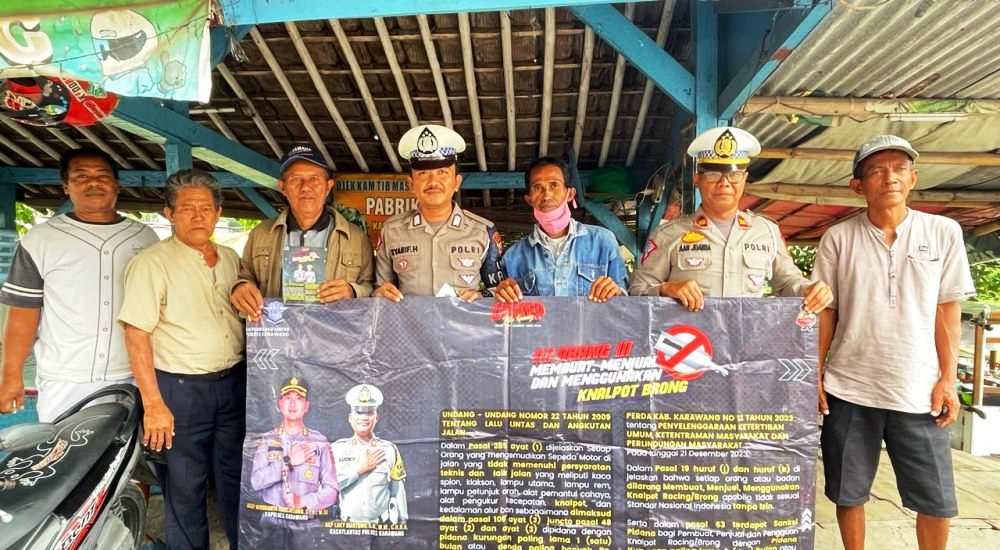 Satlantas Polres Karawang Sosialisasikan Perda Nomor 12 kepada Driver Ojek Pangkalan