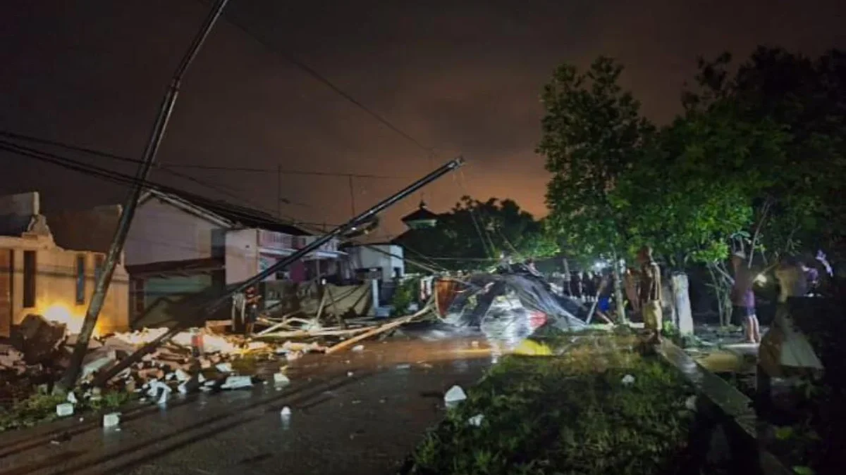 angin puting beliung di blanakan subang