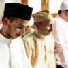 Keutamaan Memakai Pakaian Terbaik untuk Shalat dan Adab dalam Beribadah