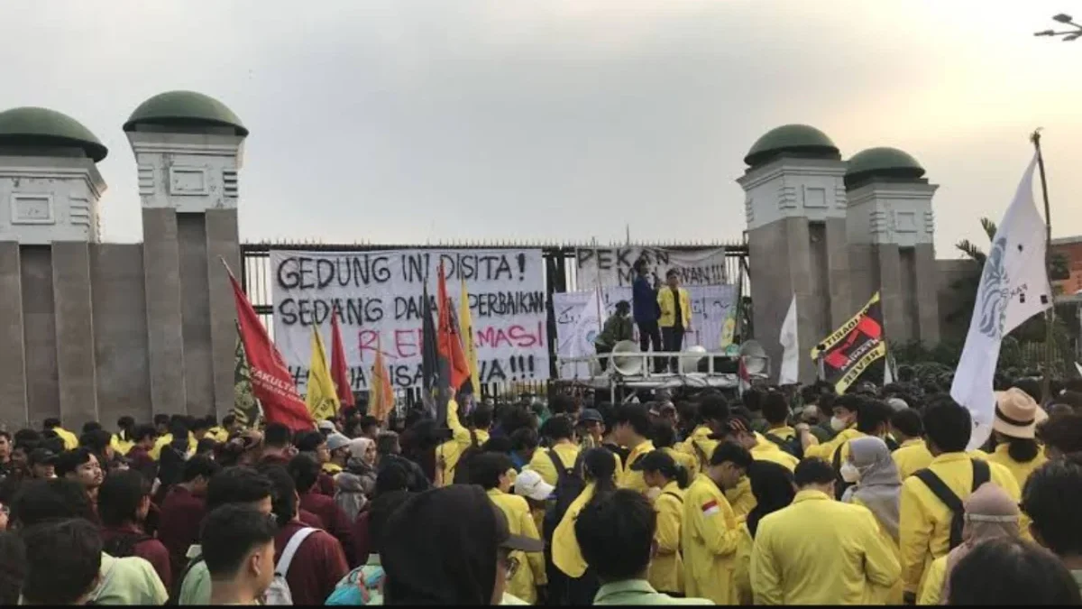 Gerakan Pro Rakyat! Suara Masyarakat Menggema di Depan DPR