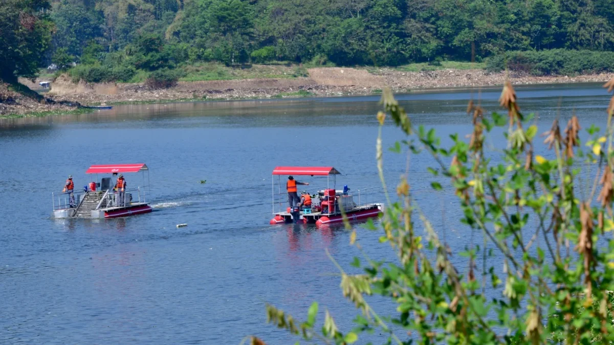 Bey Machmudin Apresiasi Inovasi TNI AD dalam Tangani Masalah Sampah di Sungai Citarum