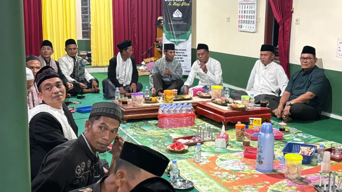 Kang Jimat Hadiri Maulid Nabi di Desa Cirangkong dan Berikan Santunan Anak Yatim