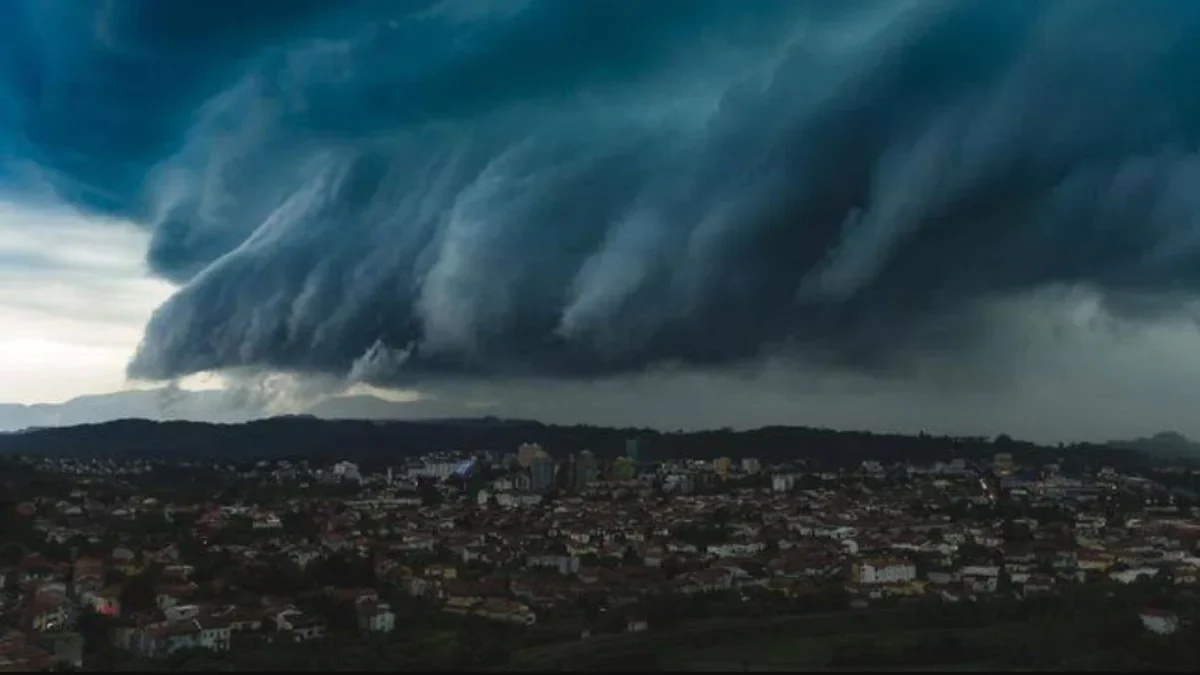 Apa itu Awan Tsunami Bikin Heboh, Ini Fakta di Balik Fenomena Alam Unik Ini!