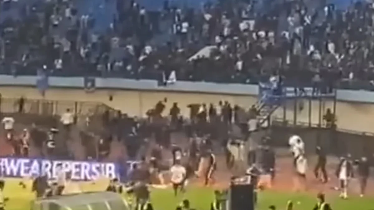 Steward Jadi Target Serangan Oknum Penonton Usai Laga Persib!