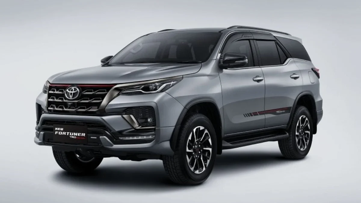 Toyota Fortuner Facelift: Performa Tangguh, Tampilan Makin Gagah