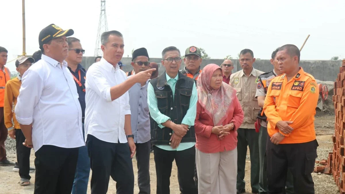 Bey Machmudin Tinjau Lokasi Bencana Puting Beliung di Bogor