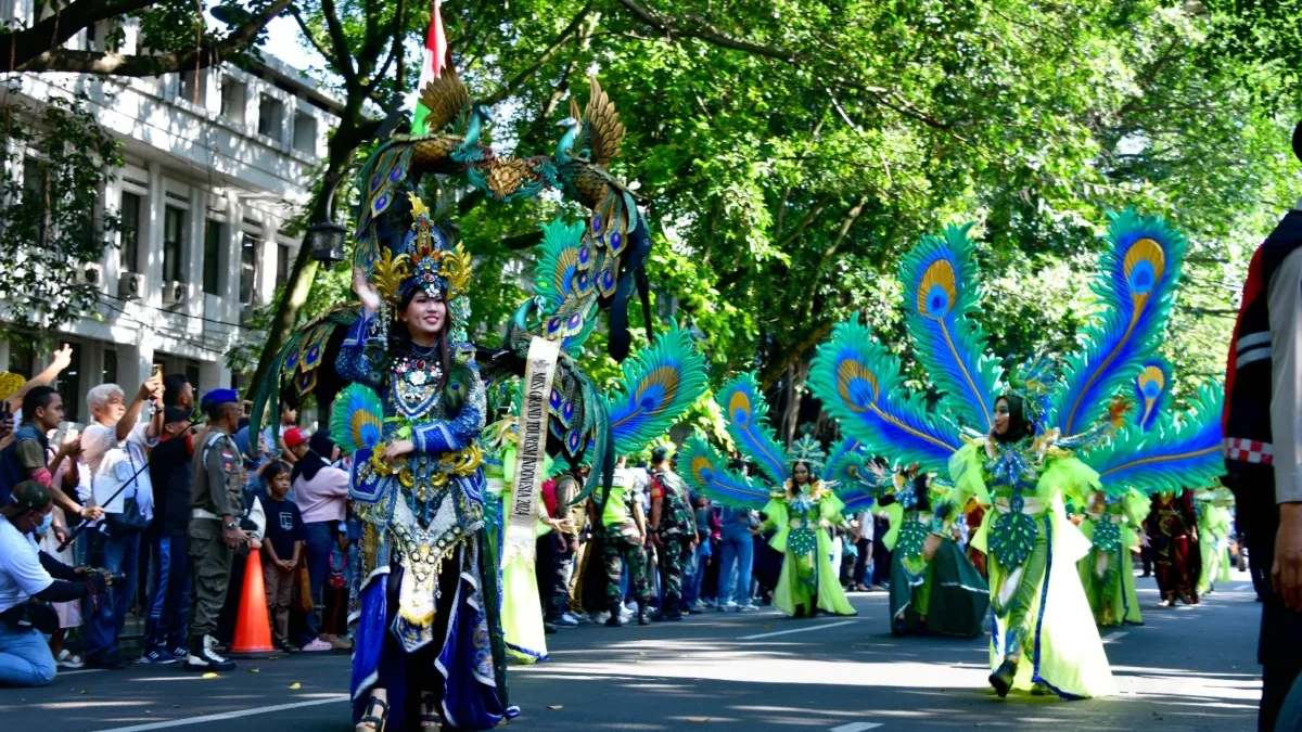 Buka Pawai Kendaraan Hias