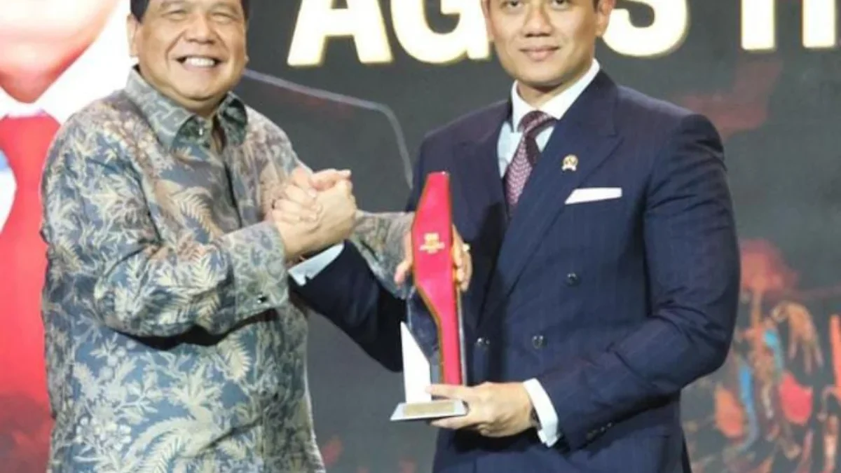 Menteri AHY Raih Penghargaan Outstanding in Land Law Enforcement