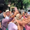 Aksi Ruhimat Blusukan ke Desa Sukamandi Jaya, Warga Berebut Selfie 