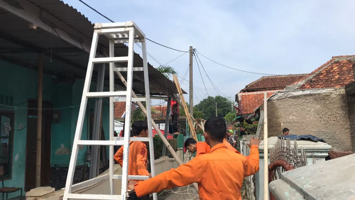 Bencana Angin Kencang di Kabupaten Subang Rusak Dua Rumah, BPBD Lakukan Penanganan Cepat