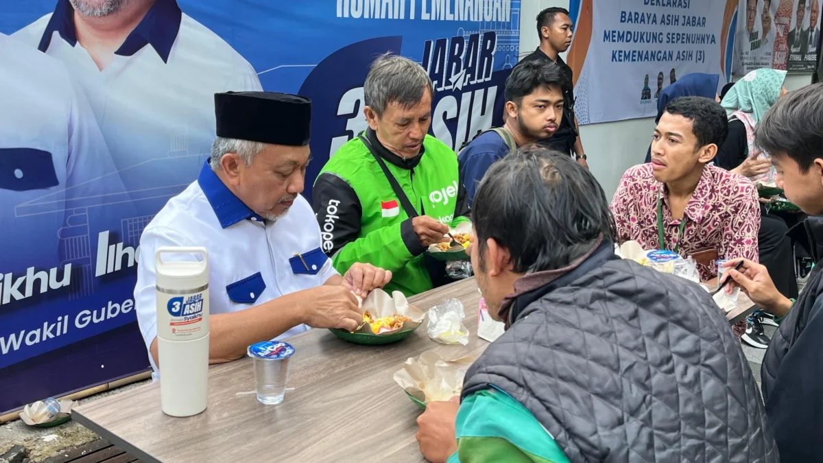 Perempuan Jabar ASIH dan Ahmad Syaikhu Sarapan Bareng Warga Kota Bandung