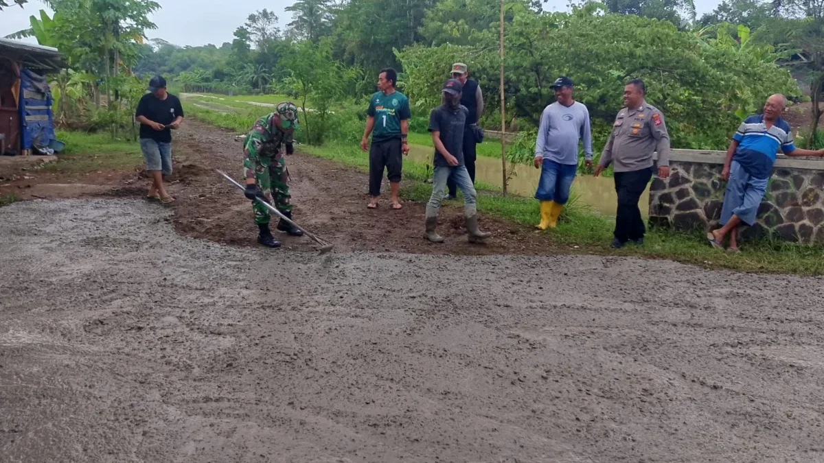 jalan poros desa