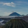 PPGA Semeru: Empat Erupsi, Ancaman Lahar dan Awan Panas!