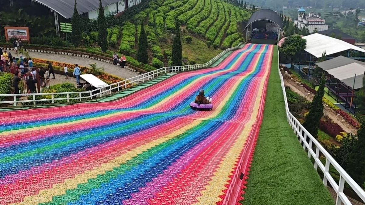 Rainbow slide florawisata dcastelo Subang