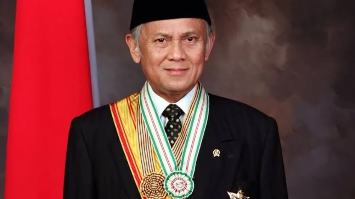 Sejarah Berulang? Kilas Balik Krisis 1998 dan Solusi Jitu BJ Habibie