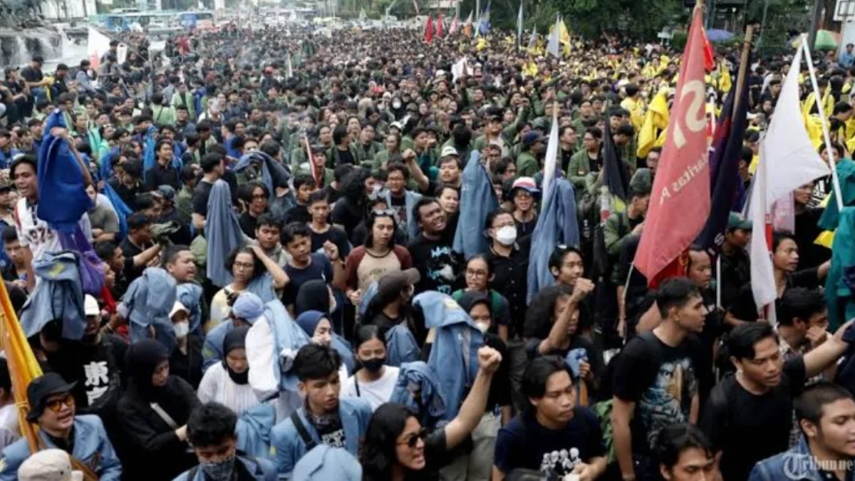 Ribuan Mahasiswa Turun ke Jalan! Ini 13 Tuntutan dalam Aksi \'Indonesia Gelap\'