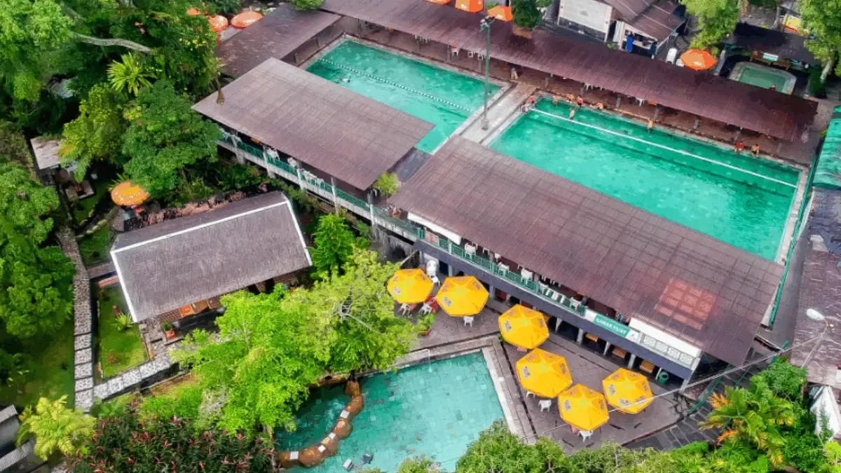 Intip 2 Kolam Air Panas Murah di Subang , Liburan bikin Rileks!