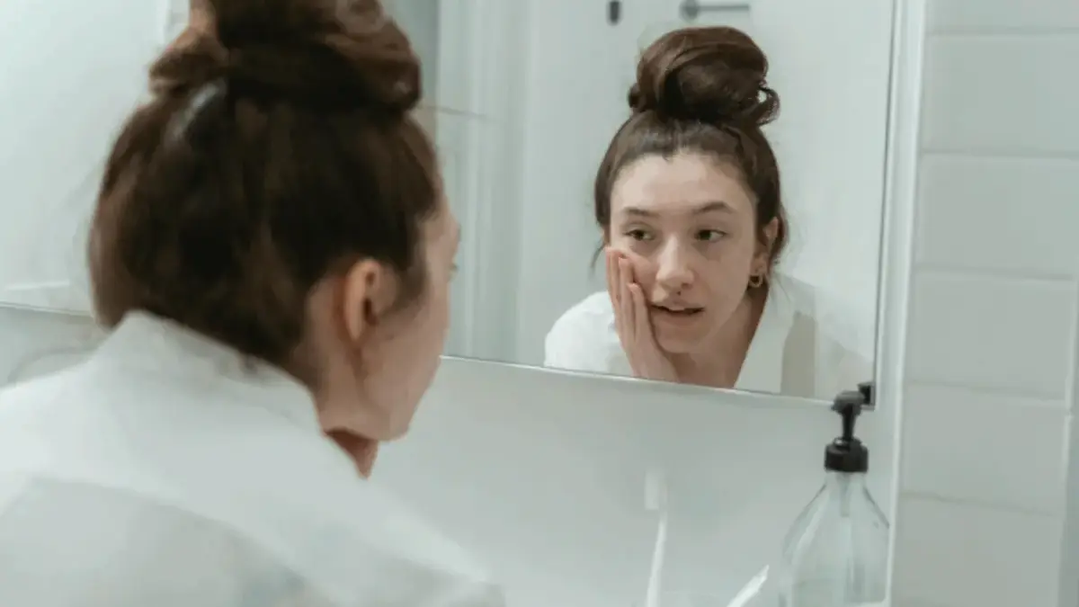 4 Kebiasaan Sepele yang bikin Wajah Kusam Bukan Cuma Skincare