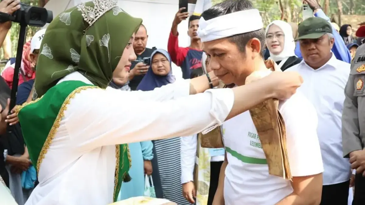 Bupati Purwakarta Saepul Bahri Binzein