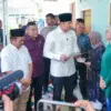 Wamen Ossy Serahkan Sertipikat Tanah di Lombok Barat