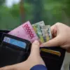 Cek 4 Cara Menghasilkan Uang di HP, biar Nggak Melarat di Tanggal Tua!