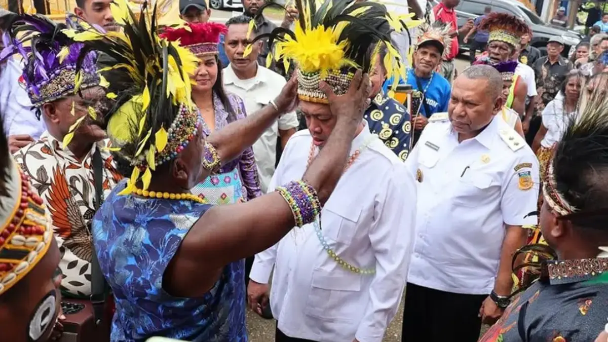 Menteri Nusron Serahkan Sertipikat di Papua, Tempat Ibadah Harus Disertipikatkan Tanpa Pengecualian