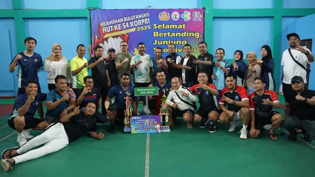 Kementerian ATR/BPN Raih Dua Piala Kategori Perorangan dan Beregu di Kejuaraan Bulutangkis KORPRI Kementerian ATR/BPN Raih Dua Piala Kategori Perorangan dan Beregu di Kejuaraan Bulutangkis KORPRI