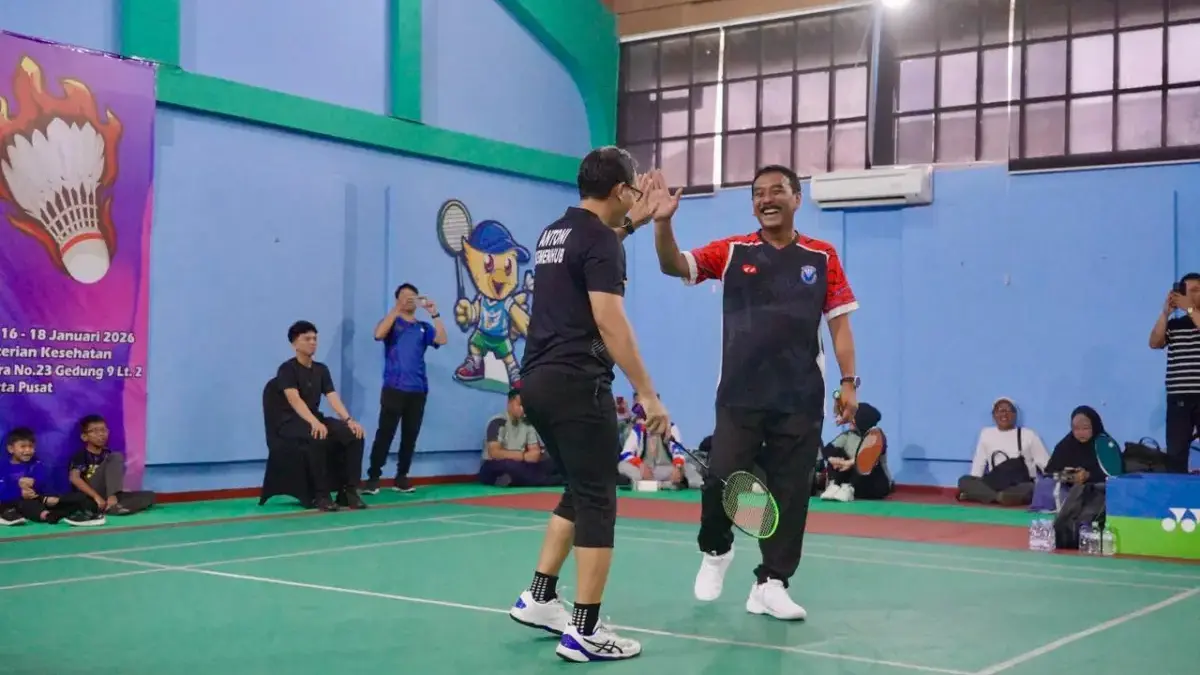 Sekjen ATR/BPN Ikuti Laga Eksibisi Pembukaan Kejuaraan Bulutangkis HUT ke-54 KORPRI