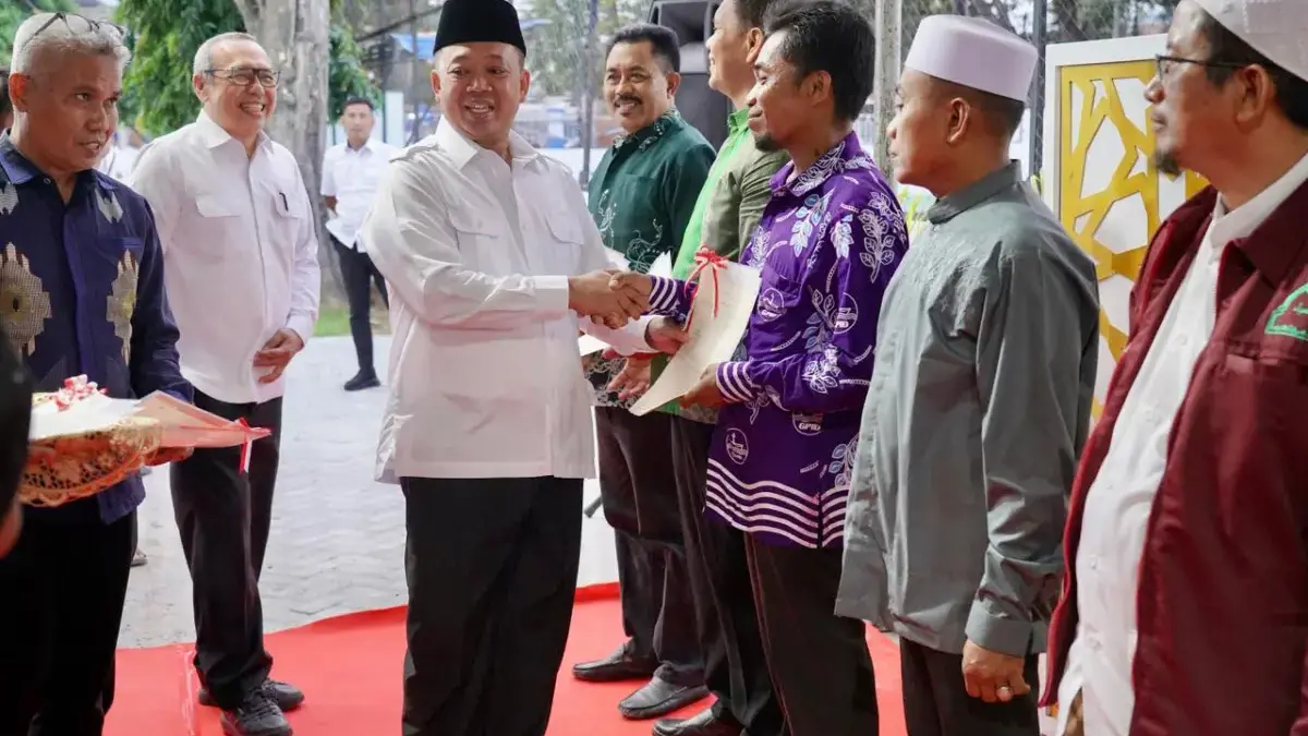 Percepat Sertipikasi Tanah Wakaf, Menteri ATR/Kepala BPN Serahkan 33 Sertipikat untuk Rumah Ibadah di Sulawesi