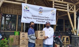 Dapat Bansos, Akhirnya Ada juga yang Peduli dengan Wartawan Garut