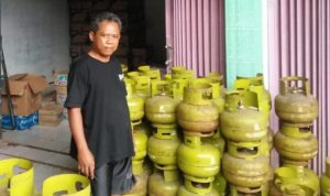 Warga Kesulitan Cari Gas Melon