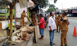 Kios Sekitar Kerkof Dibongkar, Diproyeksikan Jadi Tempat Olahraga yang Nyaman dan Bersih