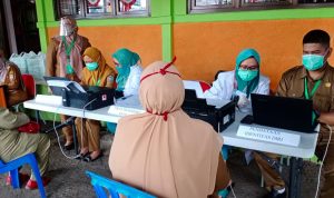 Persiapan Sekolah Tatap Muka di Ciamis, Guru Menjalani Tes Swab