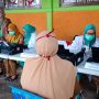 Persiapan Sekolah Tatap Muka di Ciamis, Guru Menjalani Tes Swab